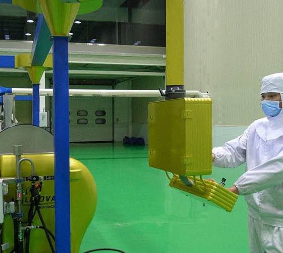 公司擁有三條原裝進(jìn)口冷榨橄欖油加工生產(chǎn)線(xiàn)，兩條德國(guó)福樂(lè)偉和一條意大利貝亞雷斯單一品種生產(chǎn)線(xiàn)，日加工鮮果能力達(dá)560噸，通過(guò)低溫純物理冷榨最大..